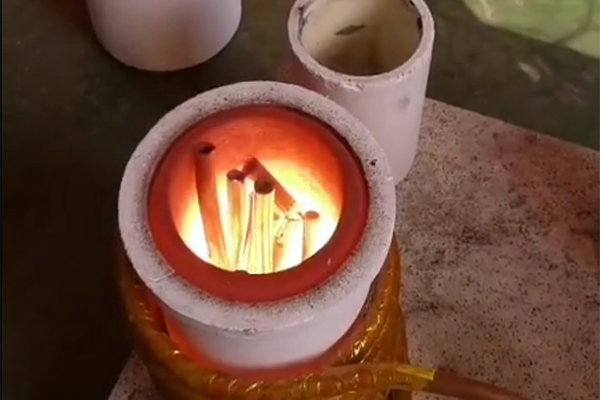 中頻熔煉爐在多雨潮濕環境中應注意哪些問題?