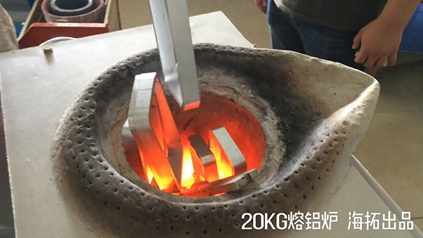 中頻熔煉爐那么多要如何選擇?