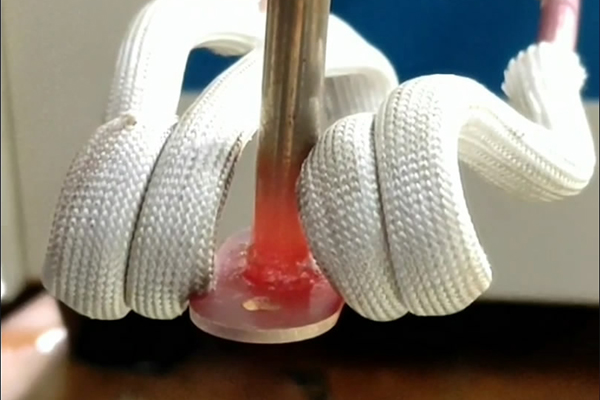 高頻感應加熱機對銅管焊接,受熱均勻易操作控制