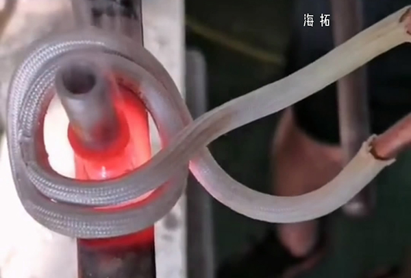 高頻焊機(jī)實(shí)現(xiàn)不銹鋼管焊接,用的是銅焊料