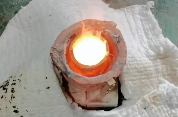 中頻熔煉爐,生鐵廢鐵熔煉爐設(shè)備