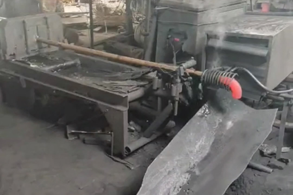 高頻機(jī)是怎么配合生產(chǎn)線自動生產(chǎn)彎頭的