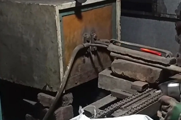 �����l�Б�����O��-���^���-�����˻��̎��