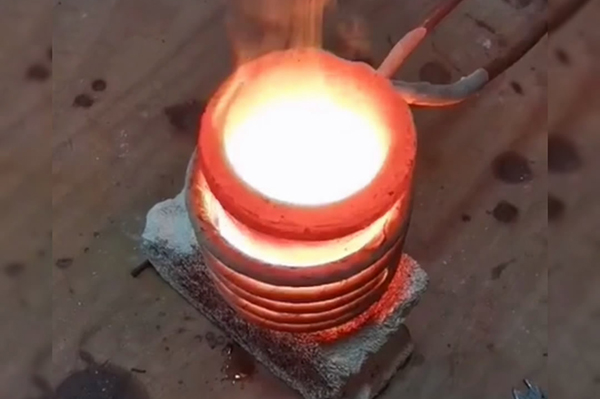 珠寶首飾加工行業從業者就近選擇海拓小型金屬熔煉爐