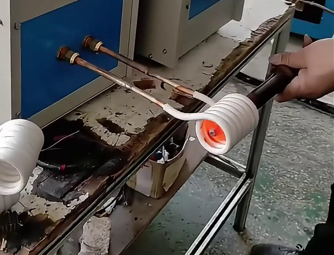 鎬釬加熱鍛造使用高頻加熱機(jī)是一種高效、快速的熱處理方法