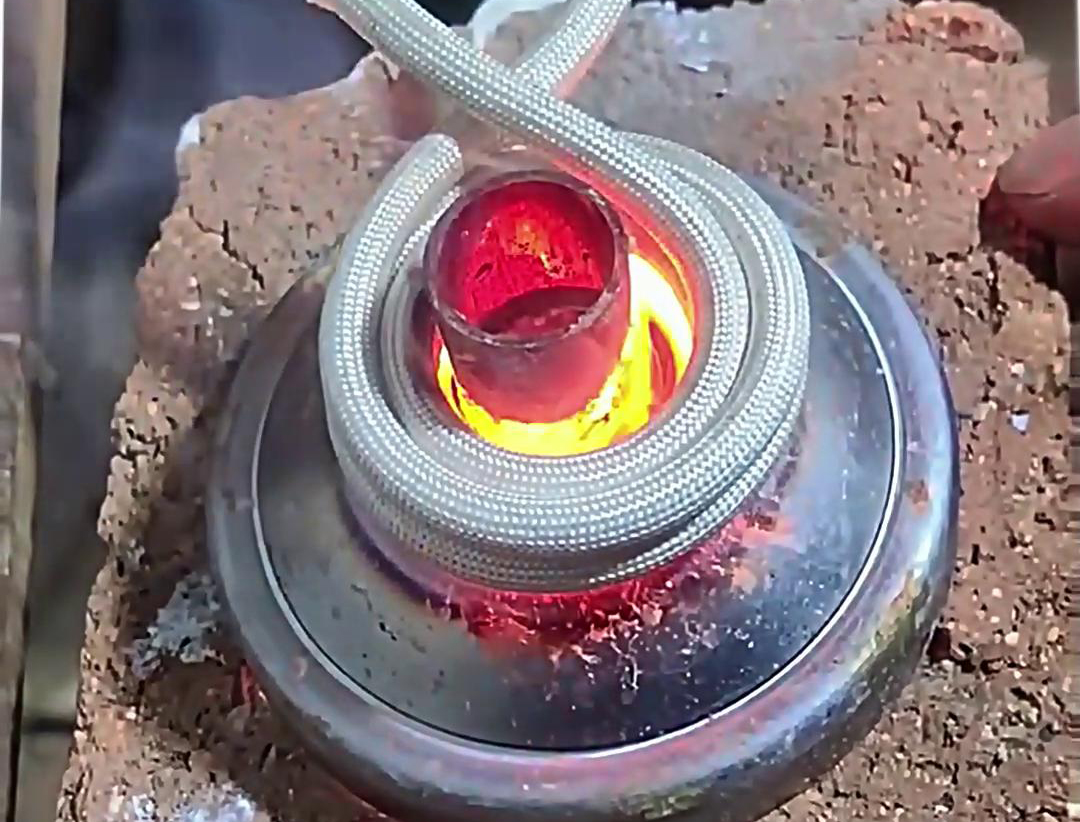 高頻釬焊機可以用于各種形狀和尺寸的銅件和鋼工件的焊接