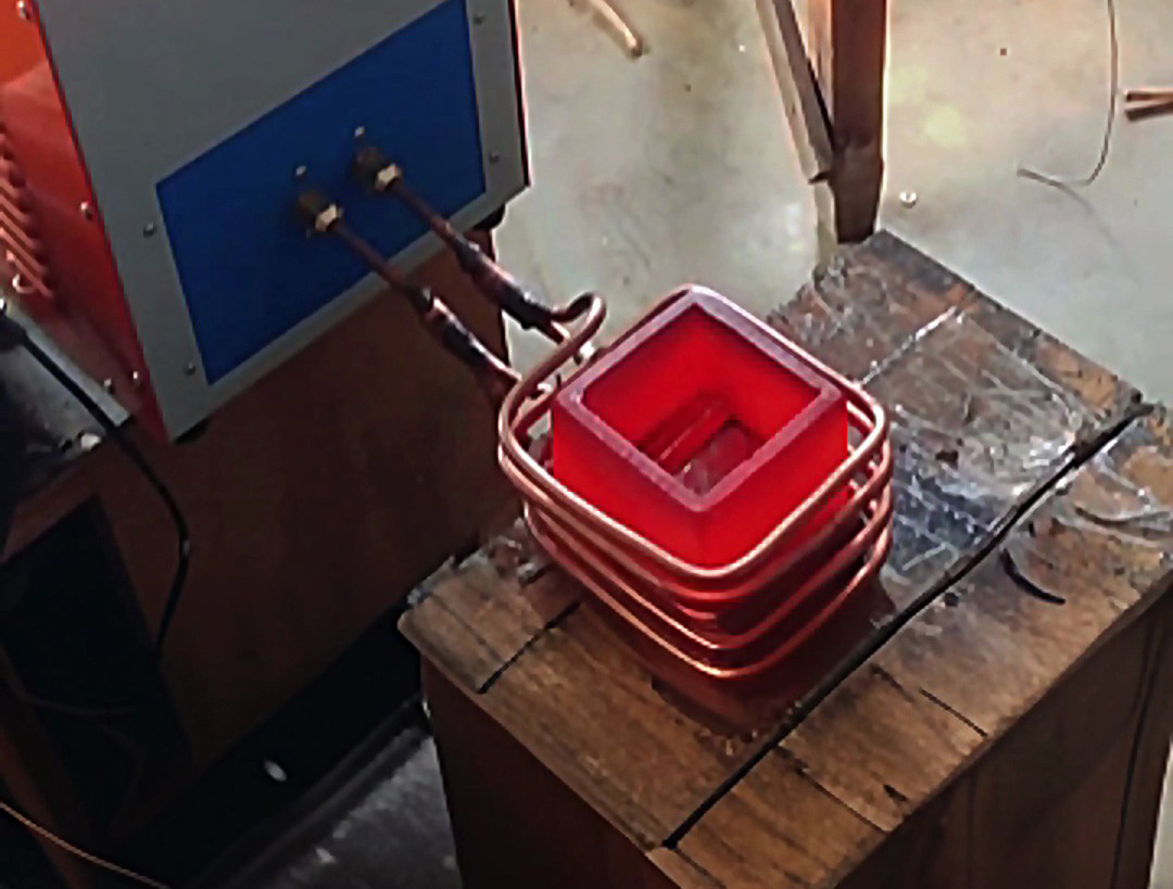 海拓小型熔煉爐：不止圓形坩堝，定制不規則坩堝輕松實現 —— 方形坩堝熔錫工藝演示