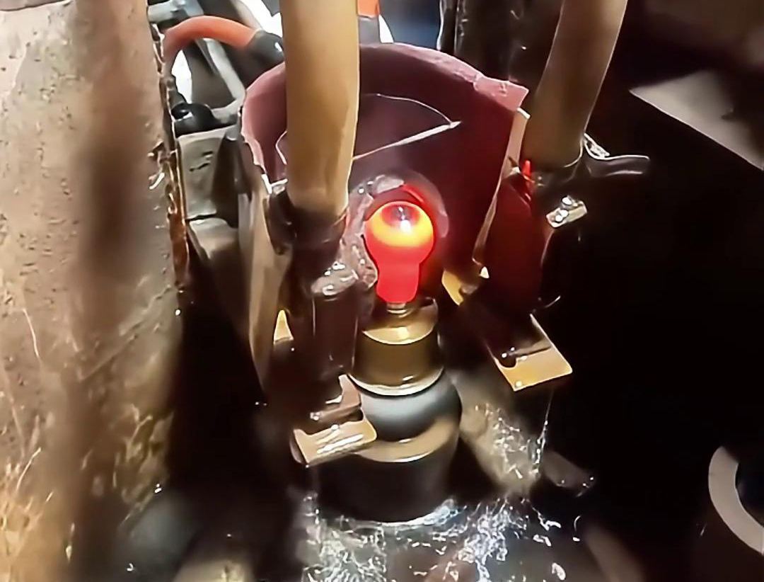 球頭主銷淬火和絲桿軸淬火在工藝、應(yīng)用和要求上各有特點