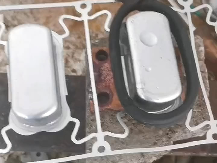 鋁件模具加熱過程中，采用高頻機(jī)緩慢加熱至100度左右確保模具不變形