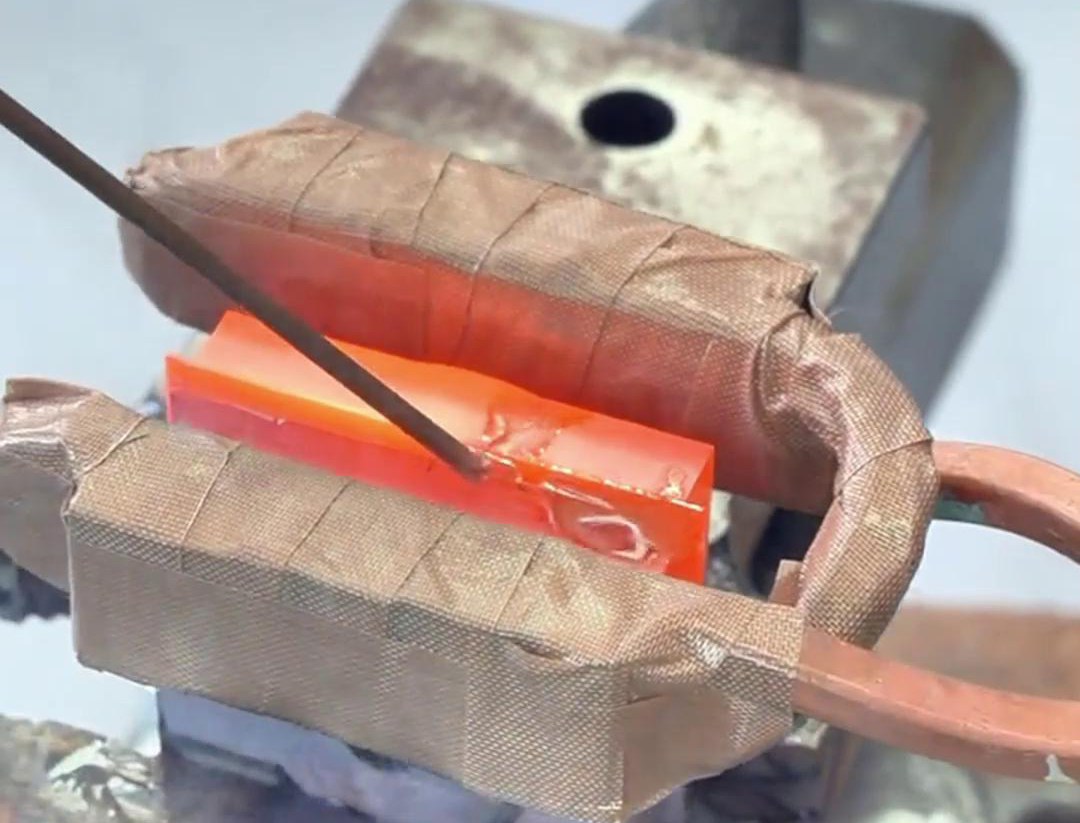 高頻焊接機 采用高頻振蕩技術，可以實現快速、高效的銅板焊接