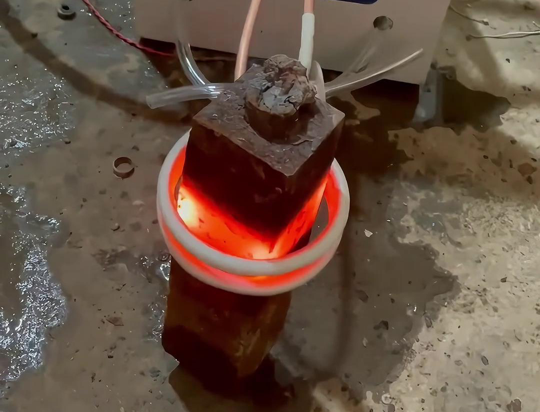 超音頻感應加熱設備,具有加熱均勻、熱效率高、操作簡便等特點