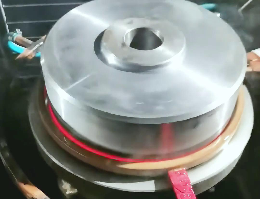 自動化淬火機床的應用有助于企業提高生產效率、降低成本、提升產品質量