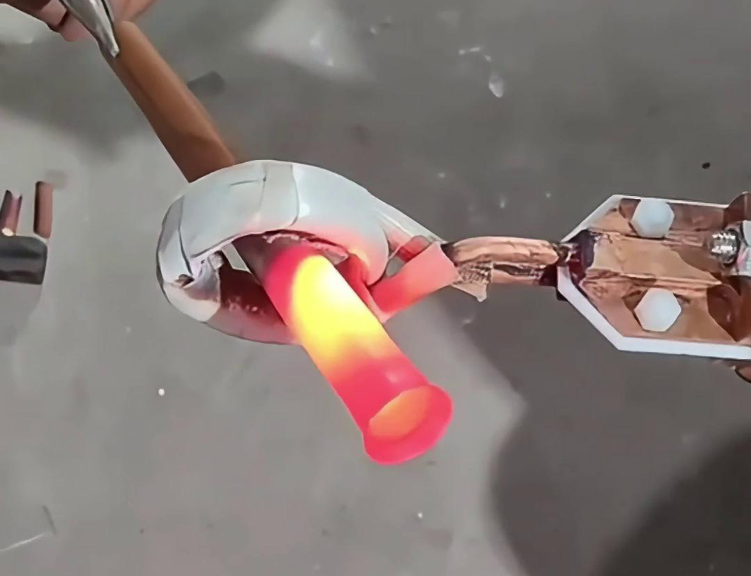 手持式高頻機集多種功能于一體,滿足不同工業領域對金屬加熱處理