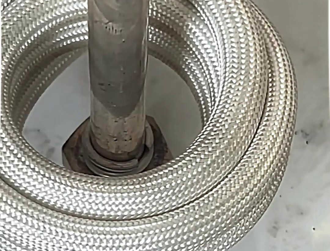 汽車鋁配件高頻釬焊具有高效快速、焊接質(zhì)量高、熱影響區(qū)小、節(jié)能環(huán)保等技術(shù)特點(diǎn)