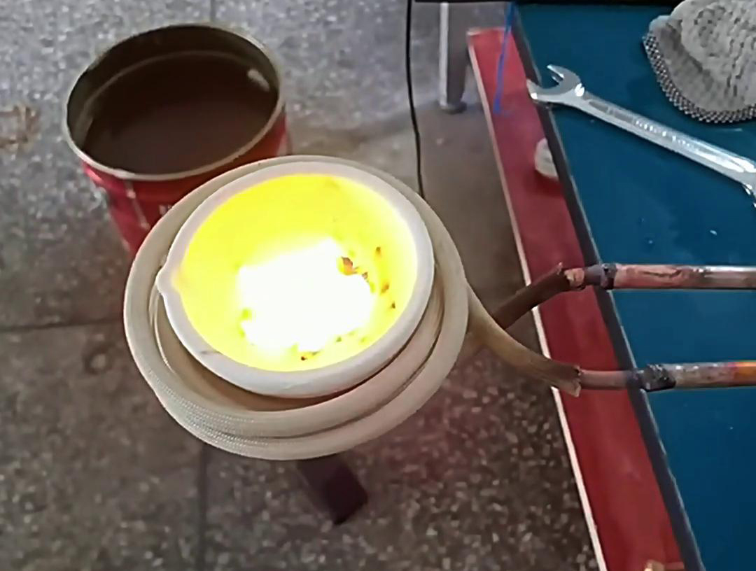 只要220V ,可以放在家里,店面里,學校和實驗室里使用的貴金屬熔煉爐