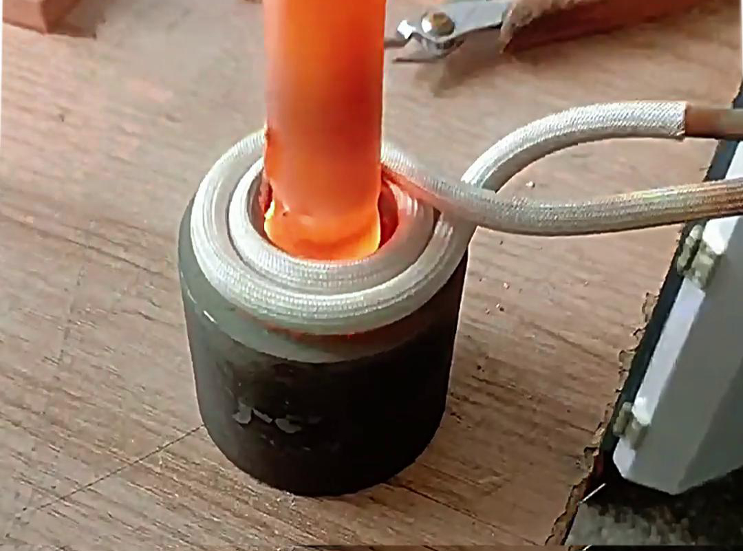 手持式高頻機是一種便攜式感應加熱設備