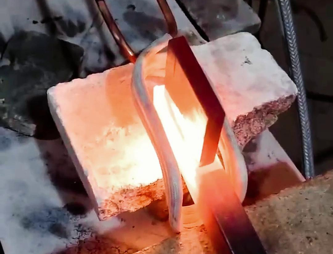 銅排高頻焊接,焊縫平整光滑,無需打磨拋光,一次成型