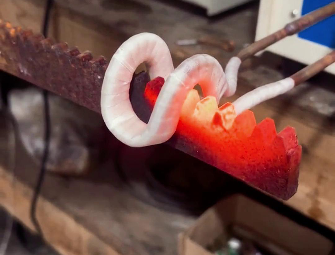 齒條高頻加熱,溫度高,速度快,無氧化層