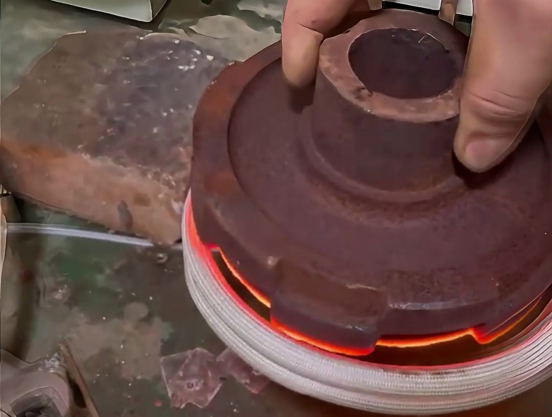 金屬零件高頻淬火大公開，手動vs自動化，哪種更適合