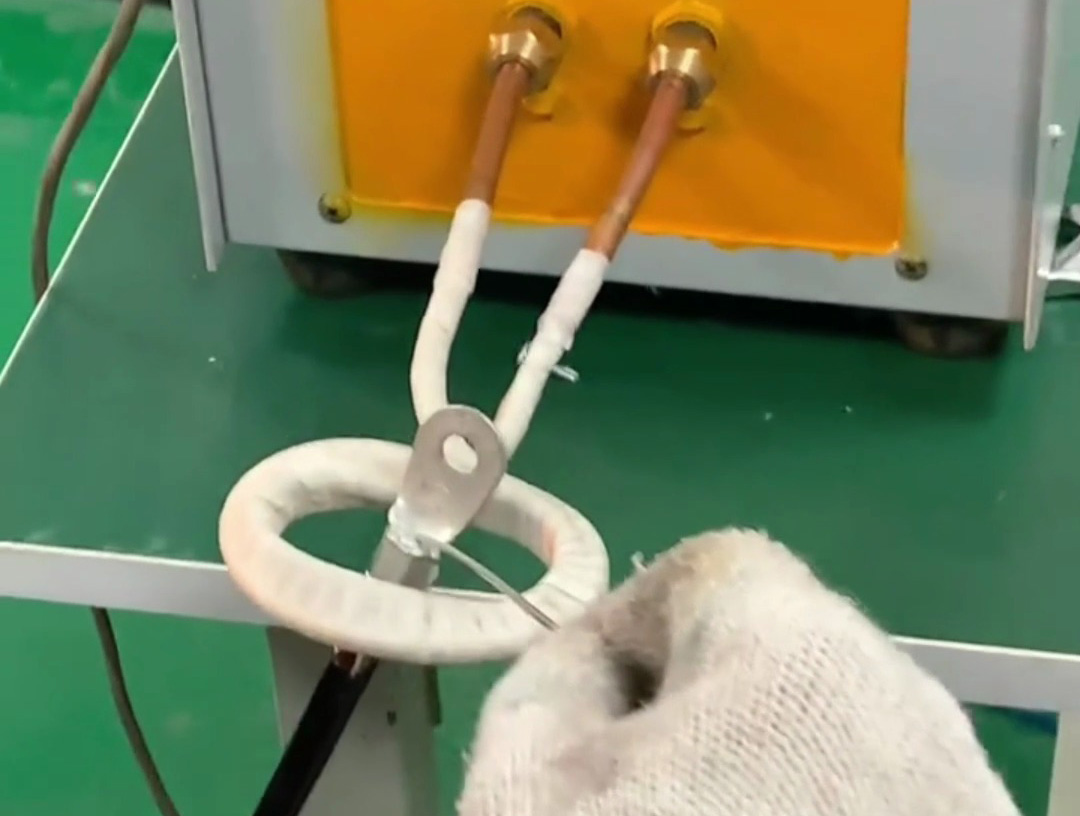 高頻感應加熱設備助力線束端子焊接工藝升級！高精度高效率，工作質(zhì)量有保障
